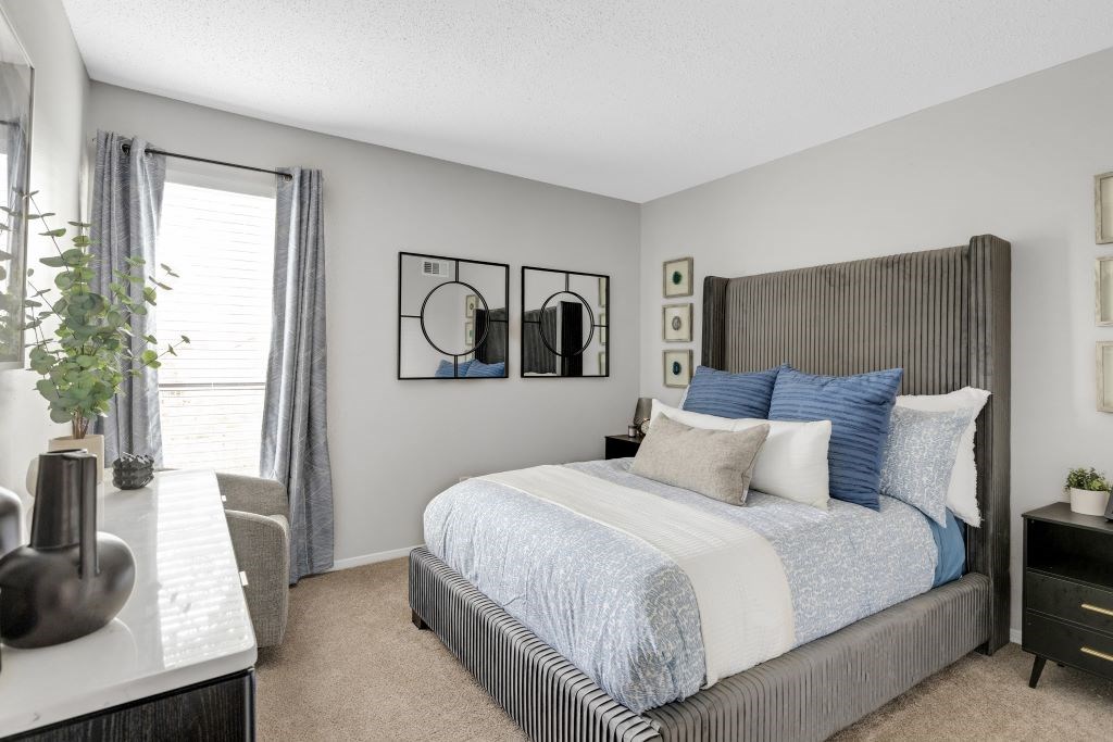 A bedroom with a large bed and a nightstand. A bedroom with a large bed and a nightstand. at The Beacon, Alabama