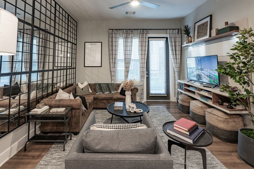 Clubroom With TV at Fitzroy Grove, Rogers, AR, 72758