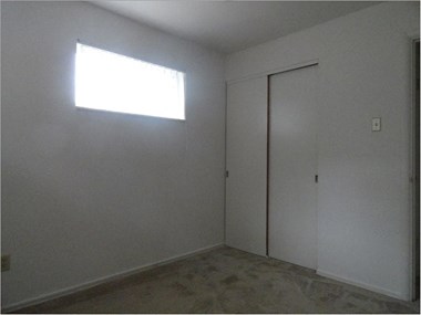 100 Kalen Drive, Apt. B 1-2 Beds Apartment for Rent
