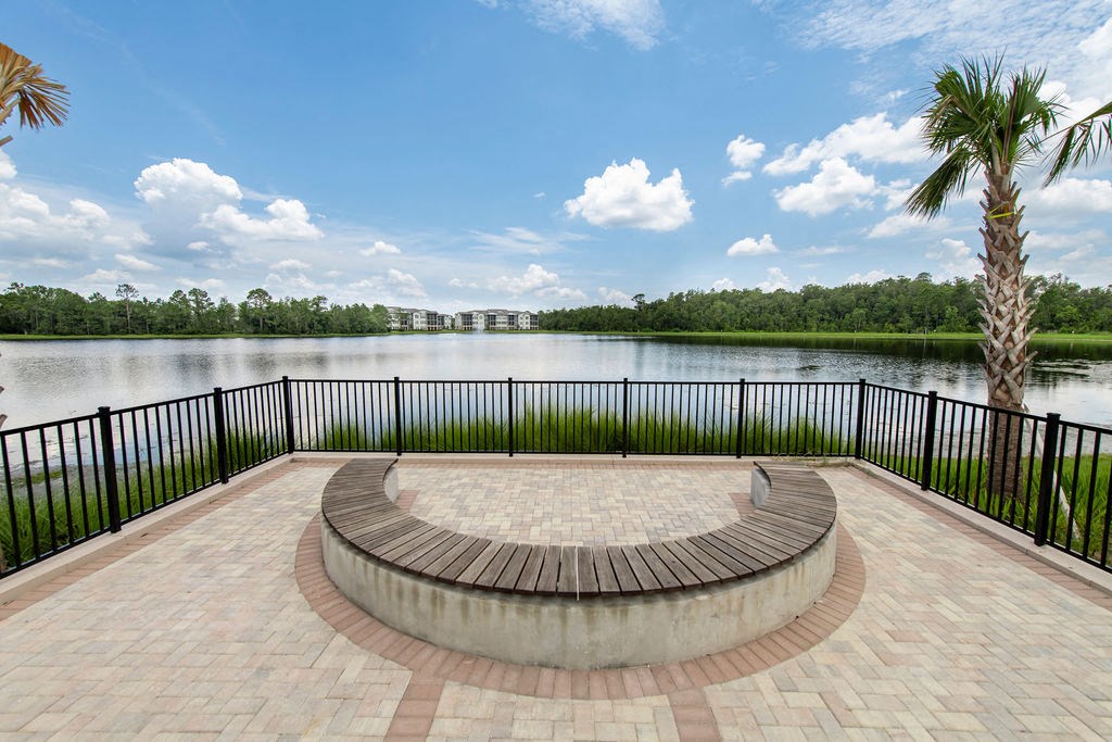 Urbon Nona Apartment Homes Exterior Lake View