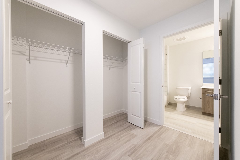Solaris Apartment Homes_Closets
