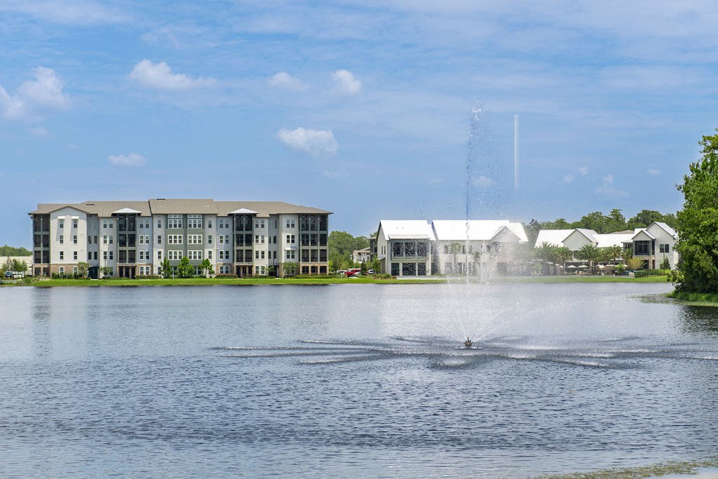 Urbon Nona Apartment Homes Exterior Lake View