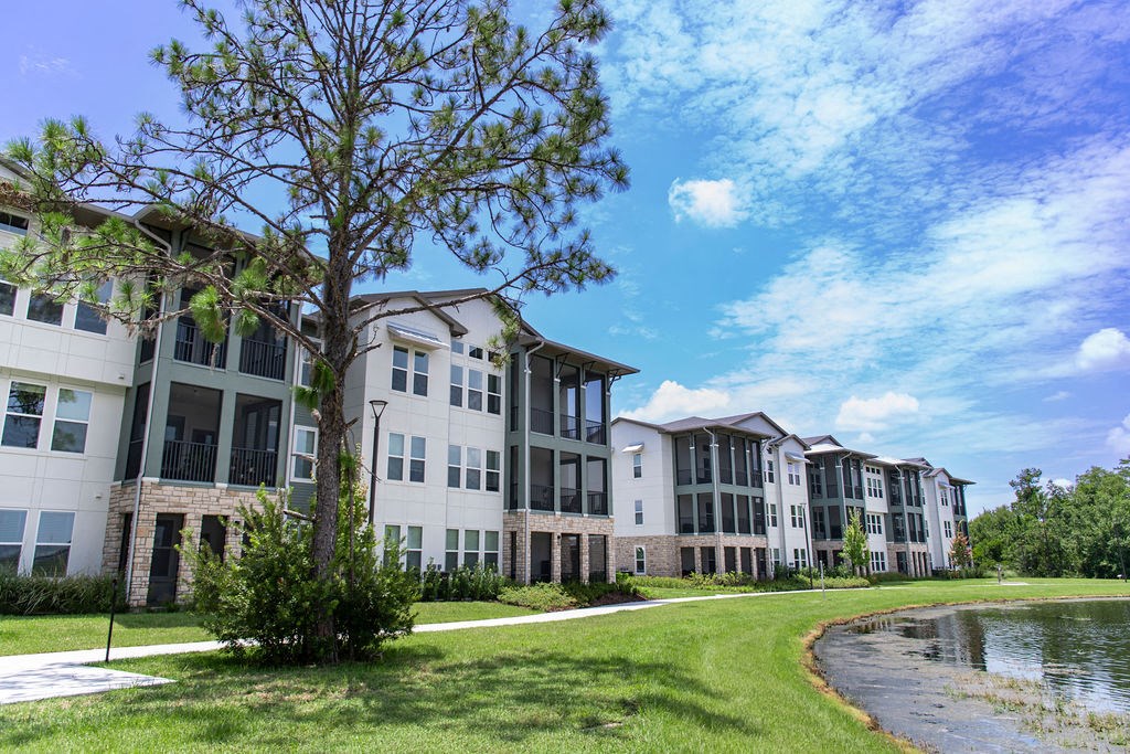 Urbon Nona Apartment Homes Exterior Lake View