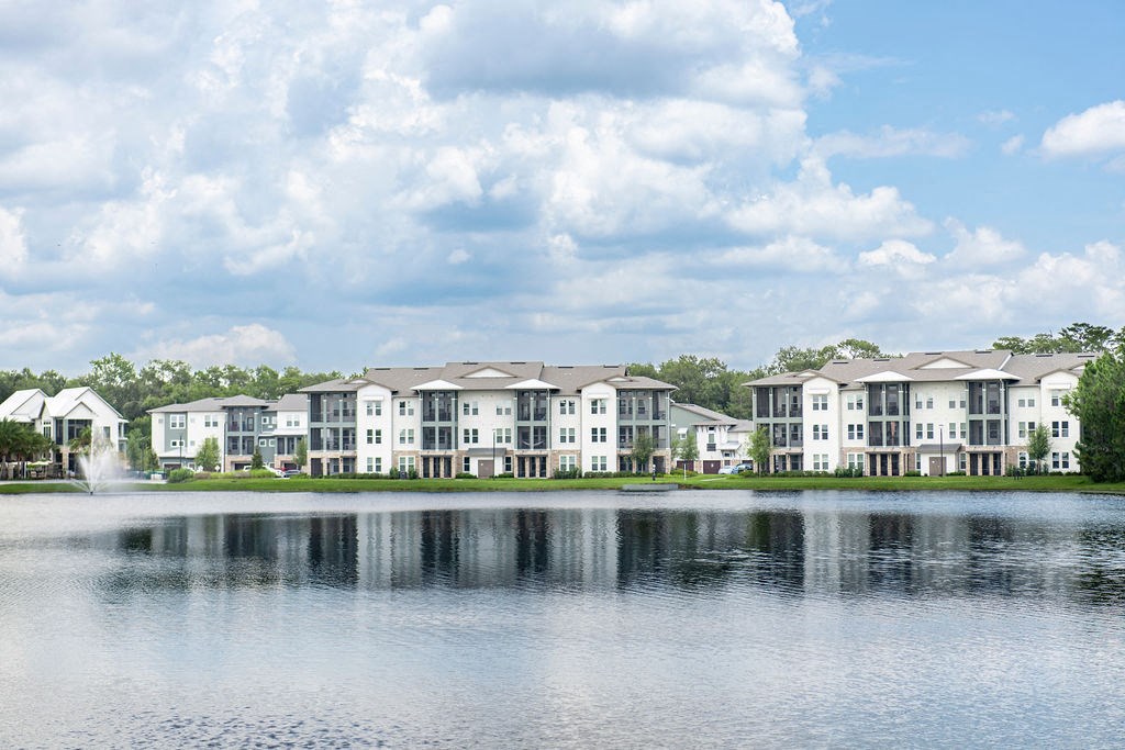 Urbon Nona Apartment Homes Exterior Lake View