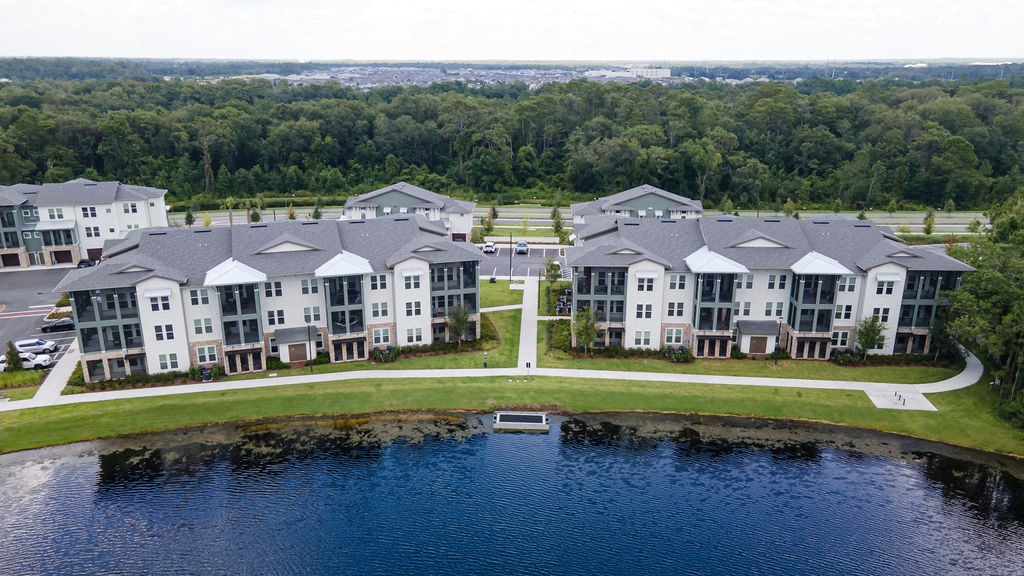 Urbon Nona Apartment Homes Exterior Lake aerial view