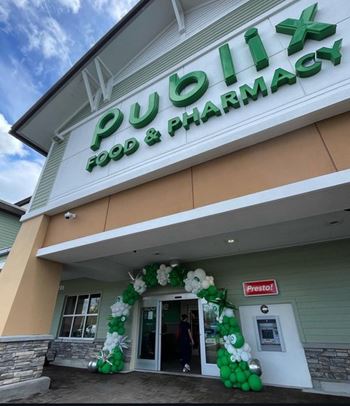 The front of a Publix Food & Pharmacy store with a Presto! ATM.