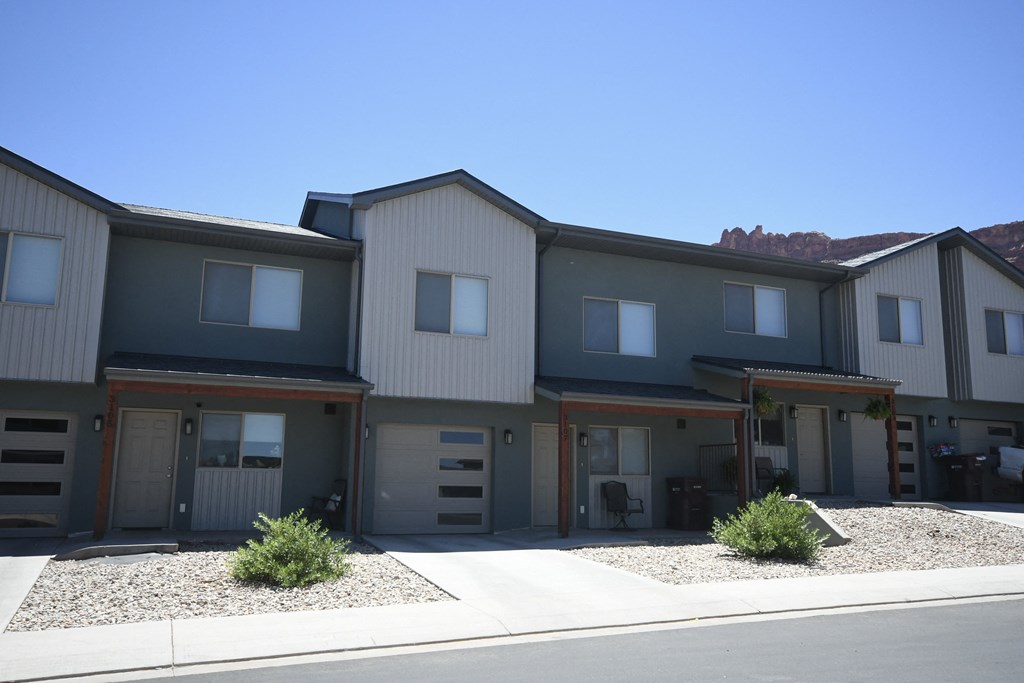 the front of a building with a sidewalk in front of it