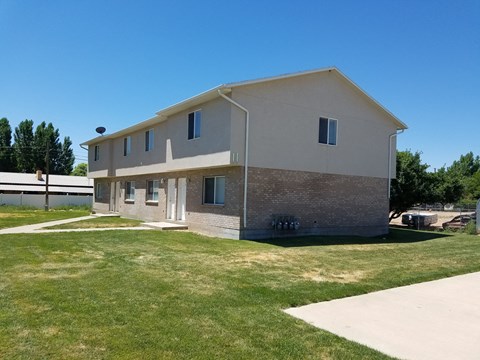 Cottonwood Exterior