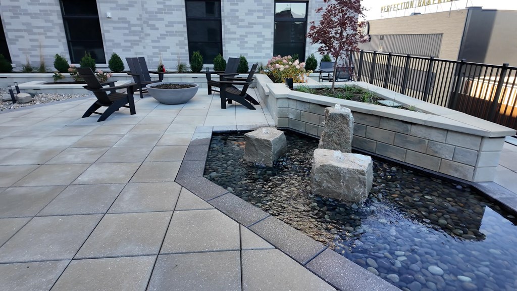 Outdoor Dining at The Pearl, Fort Wayne, IN, 46802