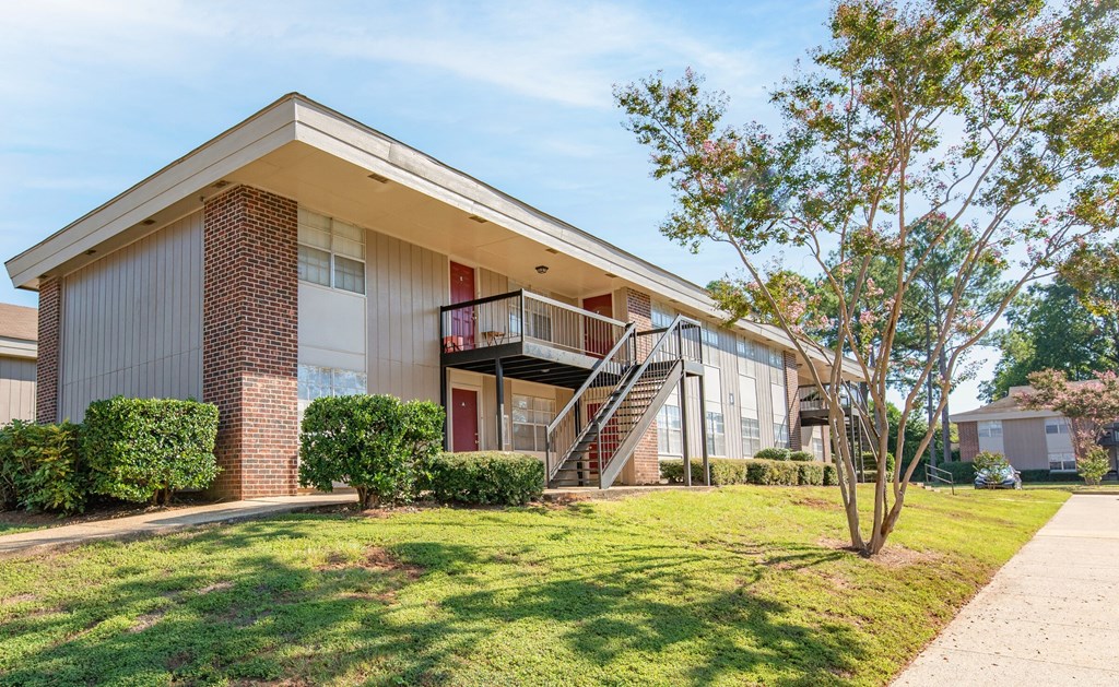 our apartments at the district feature a spacious yard and a balcony