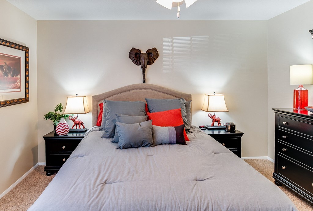 a bedroom with a bed and two nightstands with lamps