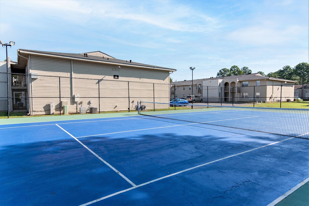 the tennis courts at the whispering winds apartments in pearland