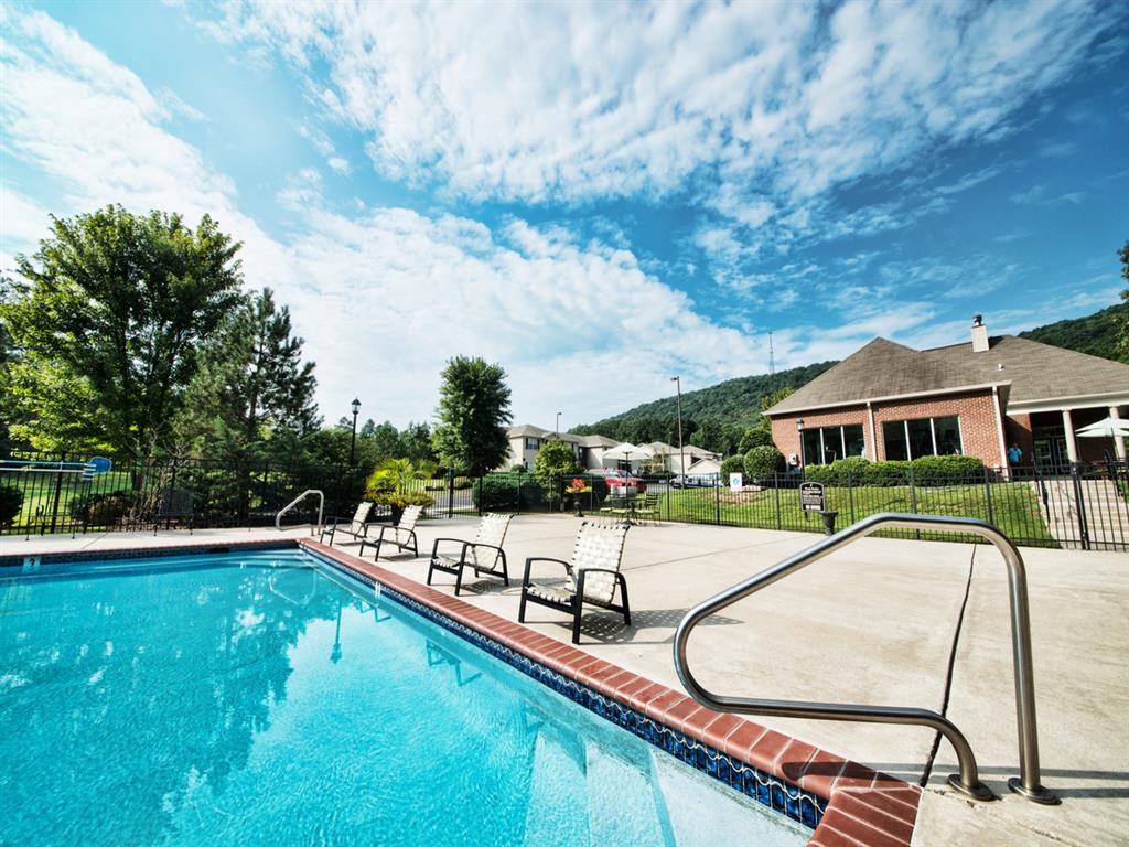 Pool Hampton Falls Apartments, Huntsville Alabama