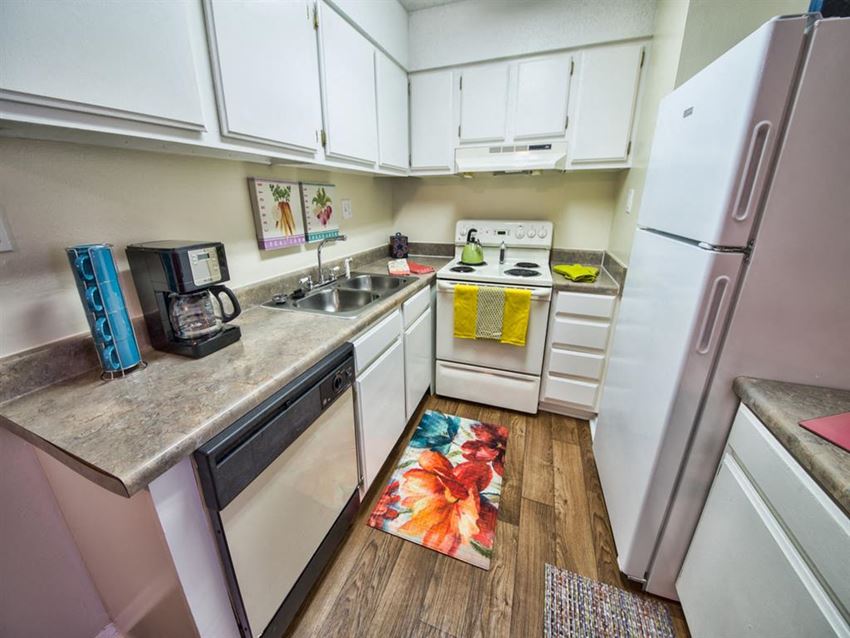 The Overlook Apartment Homes, 1500 Sparkman Drive N.W., Huntsville, AL