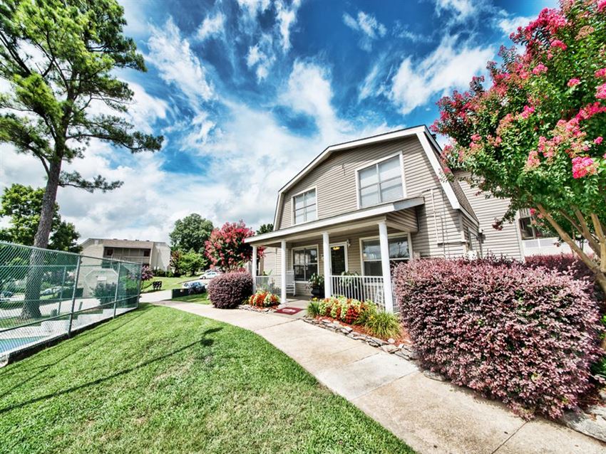 The Overlook Apartment Homes, 1500 Sparkman Drive N.W., Huntsville, AL