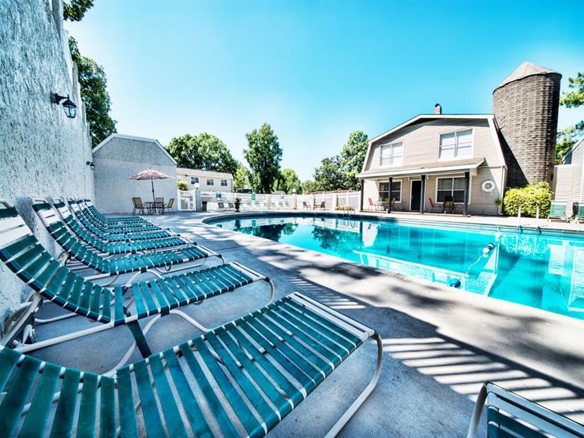 The Overlook Apartment Homes, 1500 Sparkman Drive N.W., Huntsville, AL