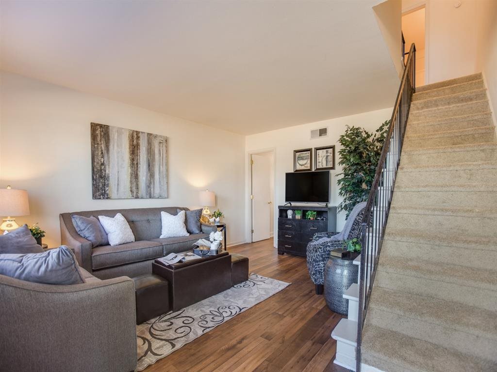 Eastwood Manor Apartments