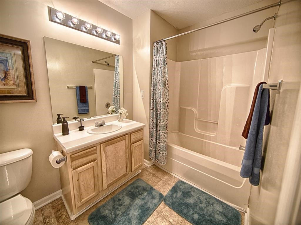 Mountain View Apartment Homes, Tuscaloosa, AL, Bathroom