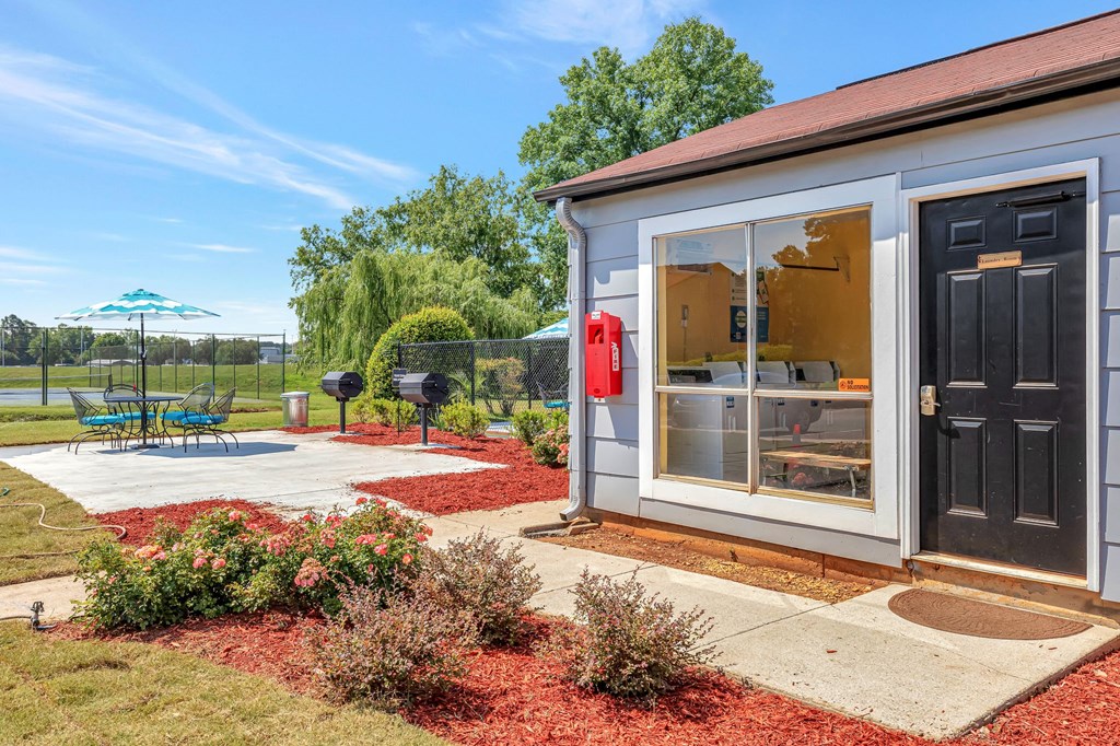 the guest house has a patio and backyard with a grill and umbrella