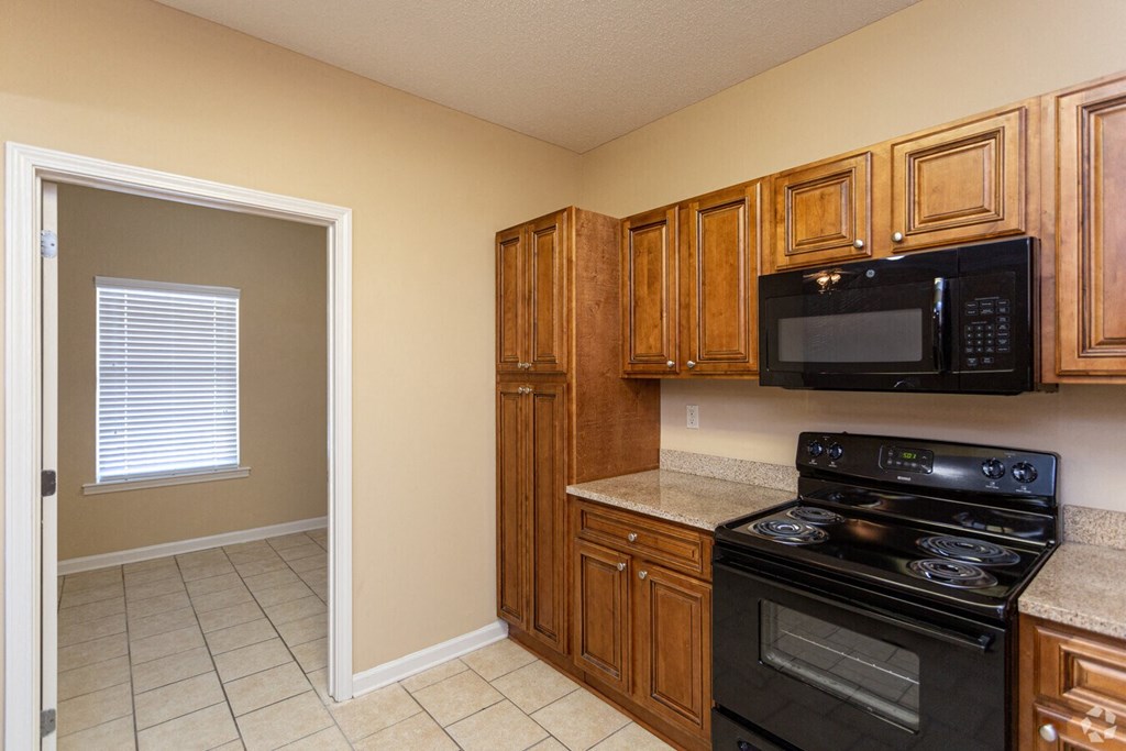 French Quarter Apartments Tuscaloosa, AL Kitchen