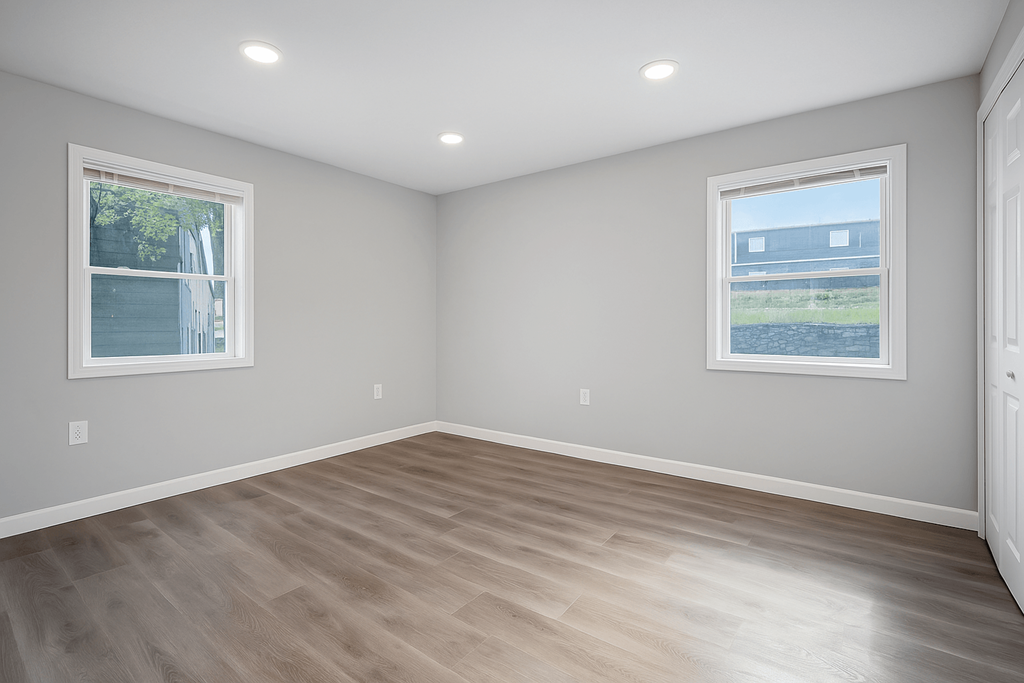 Vacant Bedroom at Palisades Apartments, Kansas City
