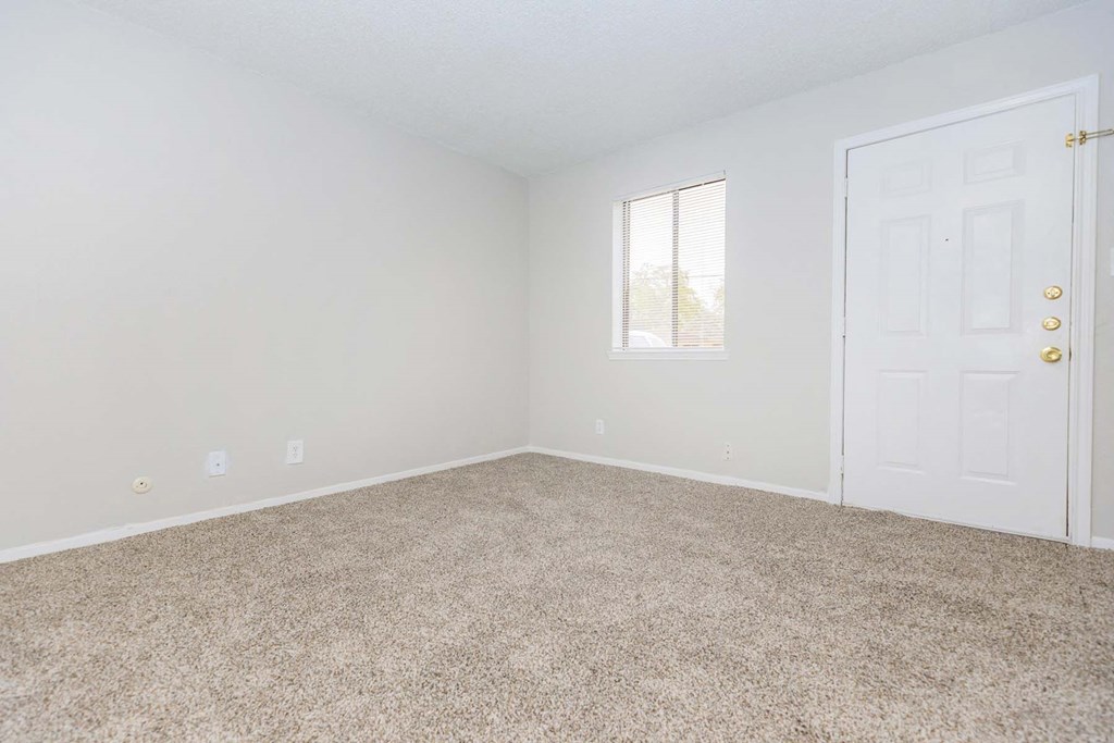 Vacant Living Area at Castlewood Apartments, Clute, TX, 77531