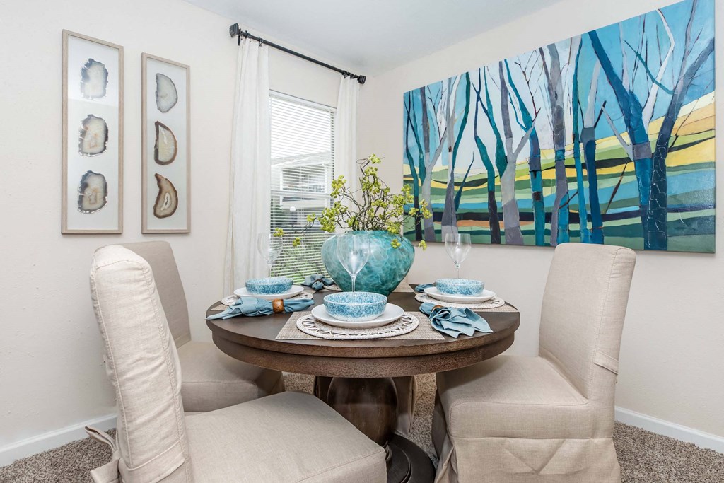 Table and chairat Royal Wildewood Manor Apartments, Clute, TX, 77531