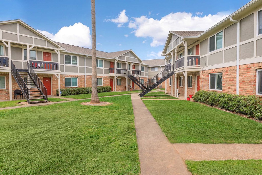Lush Green Landscape at Castlewood Apartments, Clute, Texas