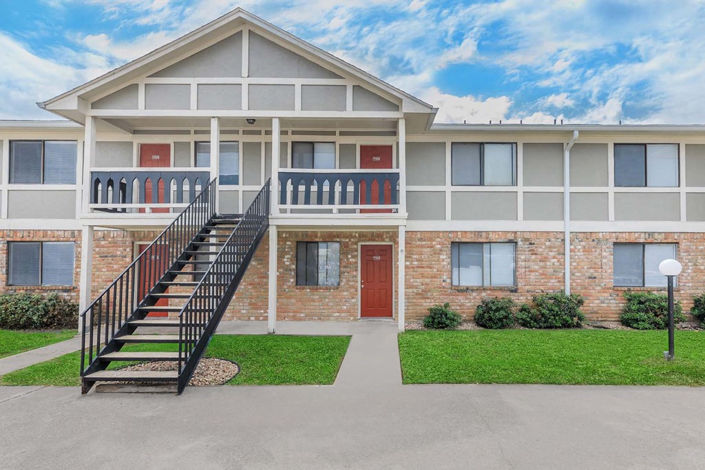 Exterior View at Castlewood Apartments, Clute