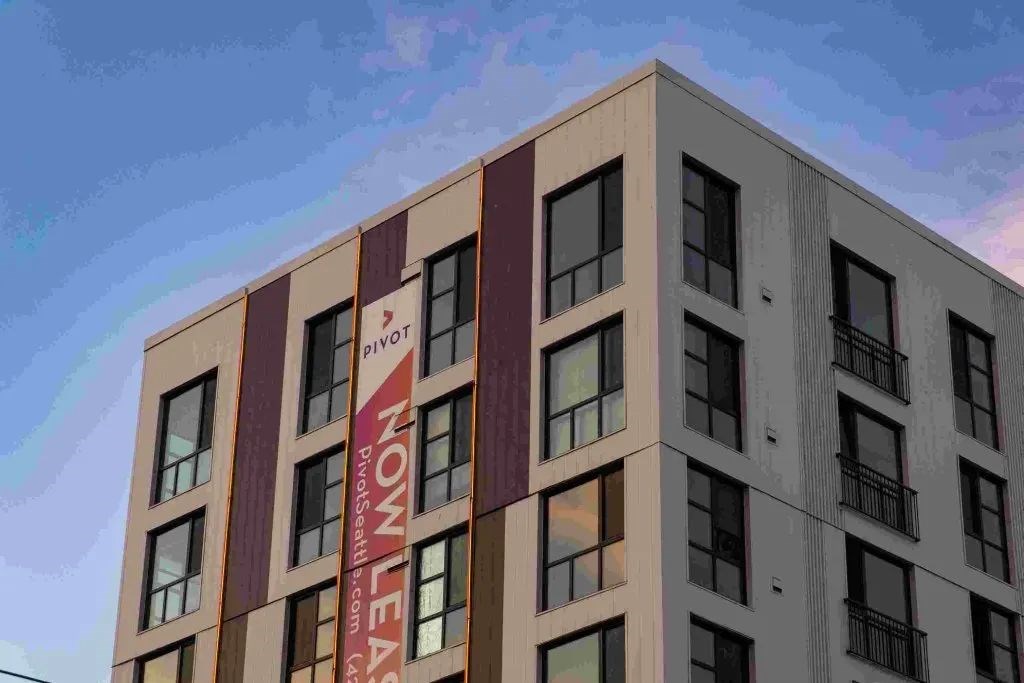 A building with a sign that says