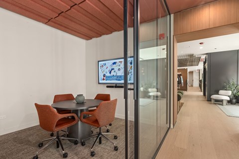 537 W Drummond Studio-2 Beds Apartment for Rent