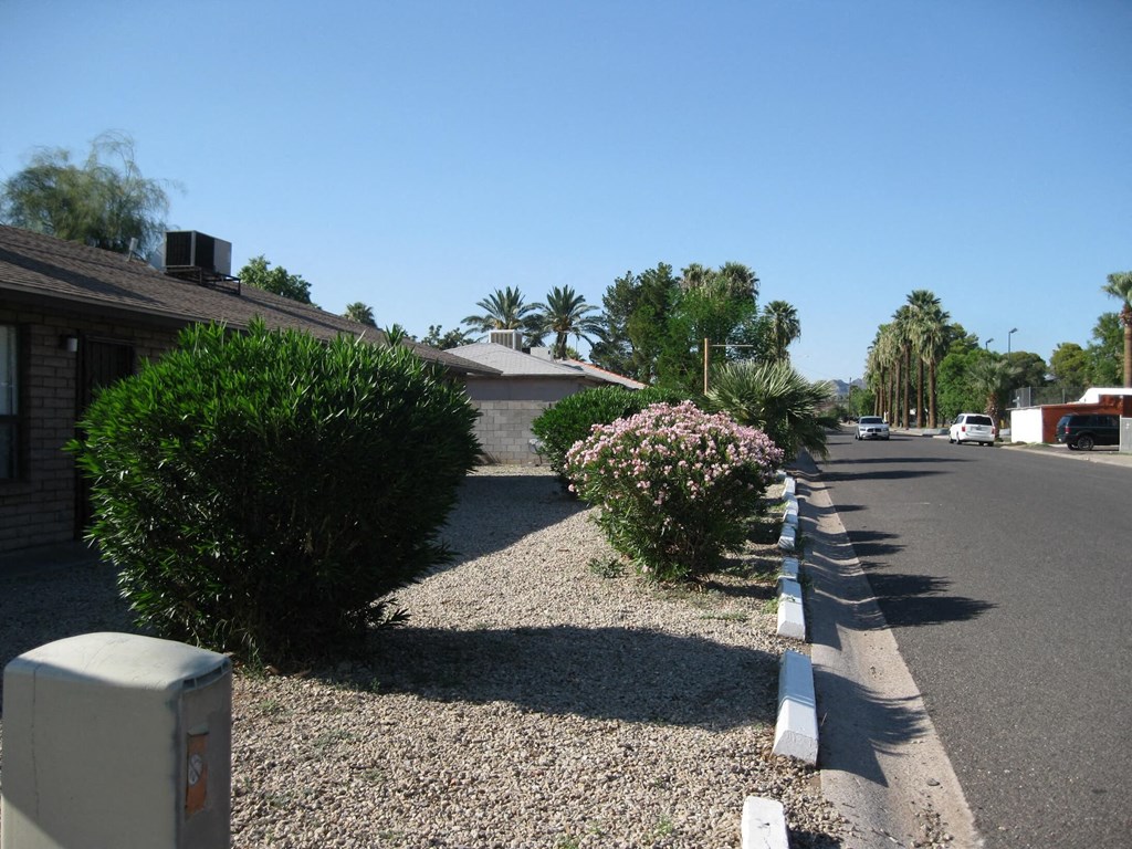 Yale Court Apartments in Phoenix, AZ