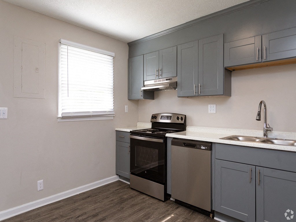 the preserve at ballantyne commons apartment kitchen with stainless steel appliances