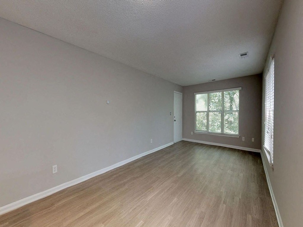 Large Living Area at Willow Bend Apartments, North Carolina, 27707