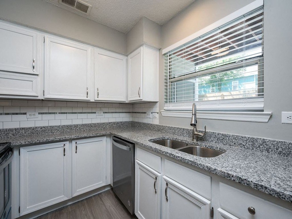 Spacious Kitchen at Willow Bend Apartments, North Carolina