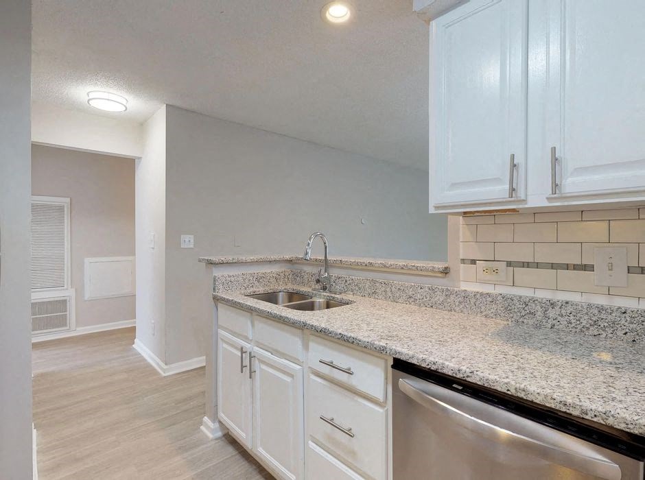Granite Countertop at Willow Bend Apartments, Durham, North Carolina