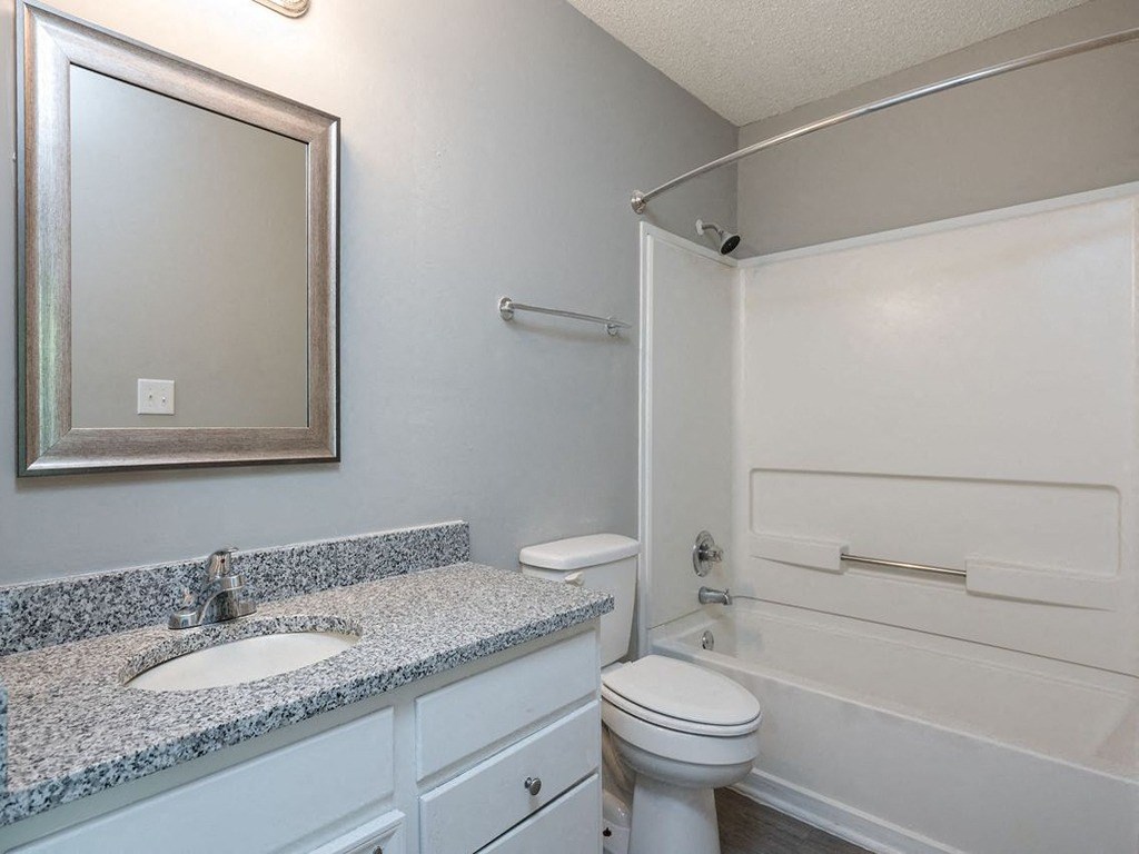 Bathroom With Bathtub at Willow Bend Apartments, North Carolina, 27707