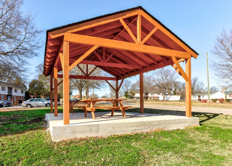 Picnic Area at Trails Corner Apartments, North Carolina, 27610