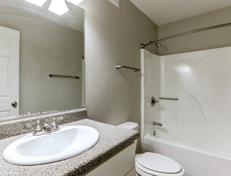 Bathroom With Bathtub at Trails Corner Apartments, North Carolina, 27610
