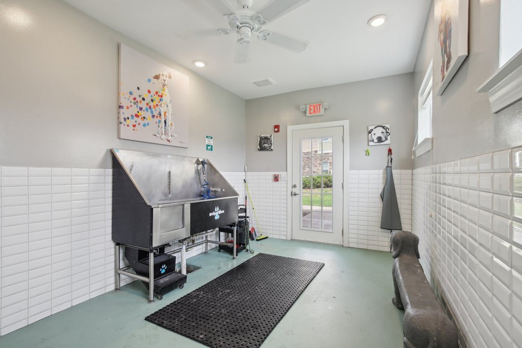 A room with a ceiling fan and a mural on the wall at Venue at 109 Apartments, Lebanon , Tennessee