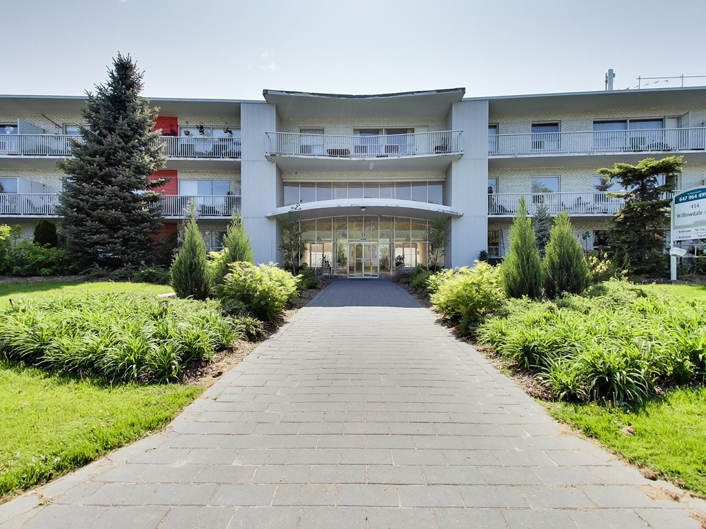 the building in which the hotel is located