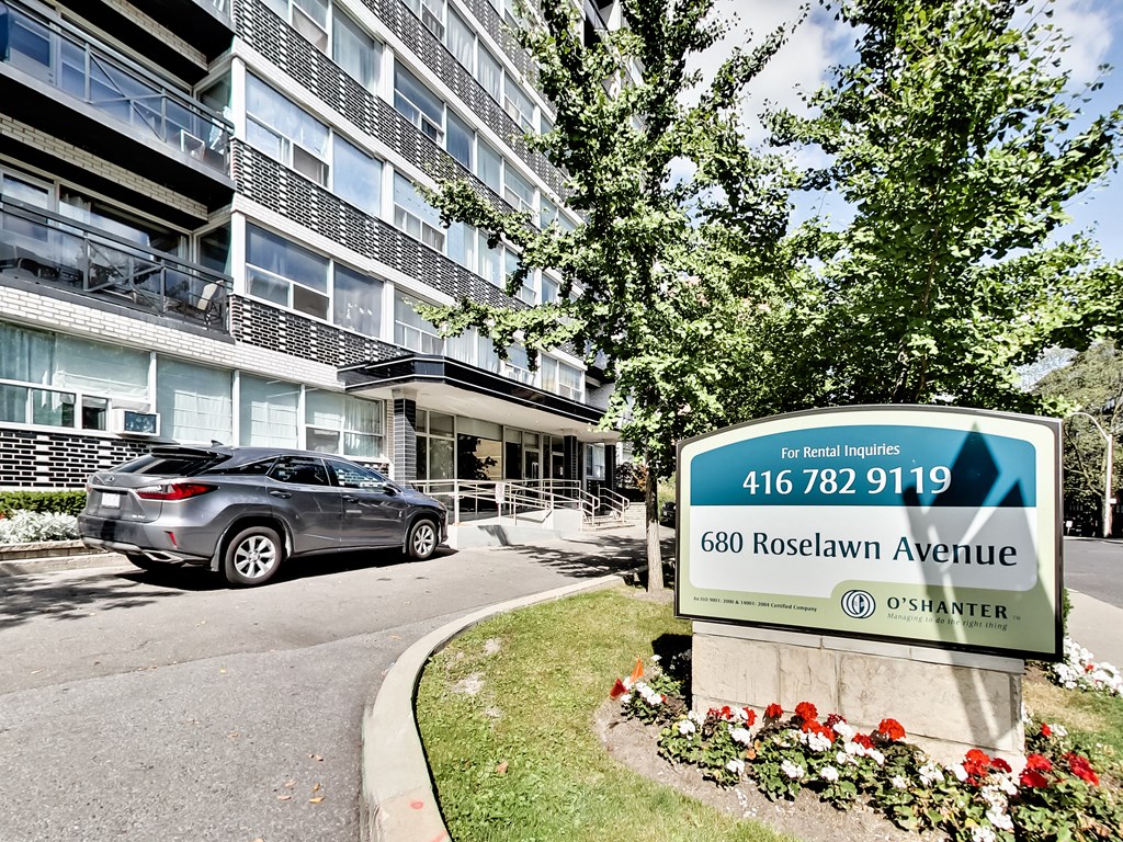 a car is parked in front of an apartment building