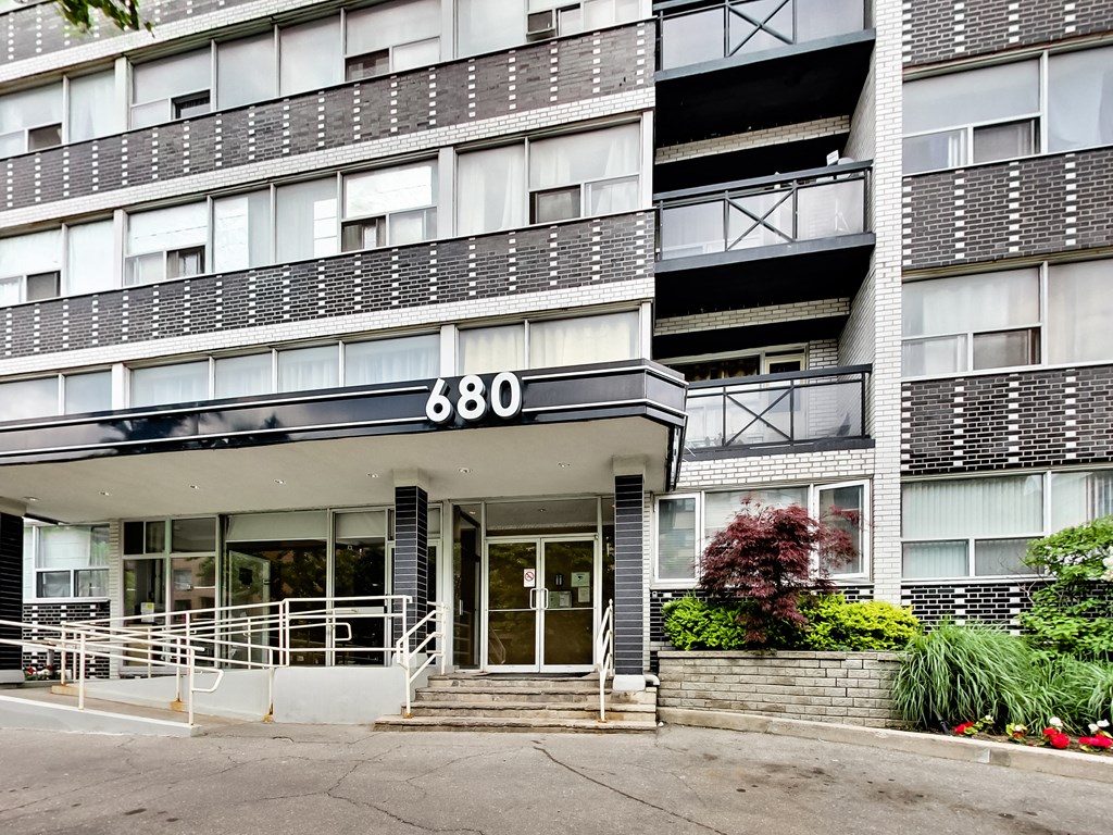 the building in which the hotel is located