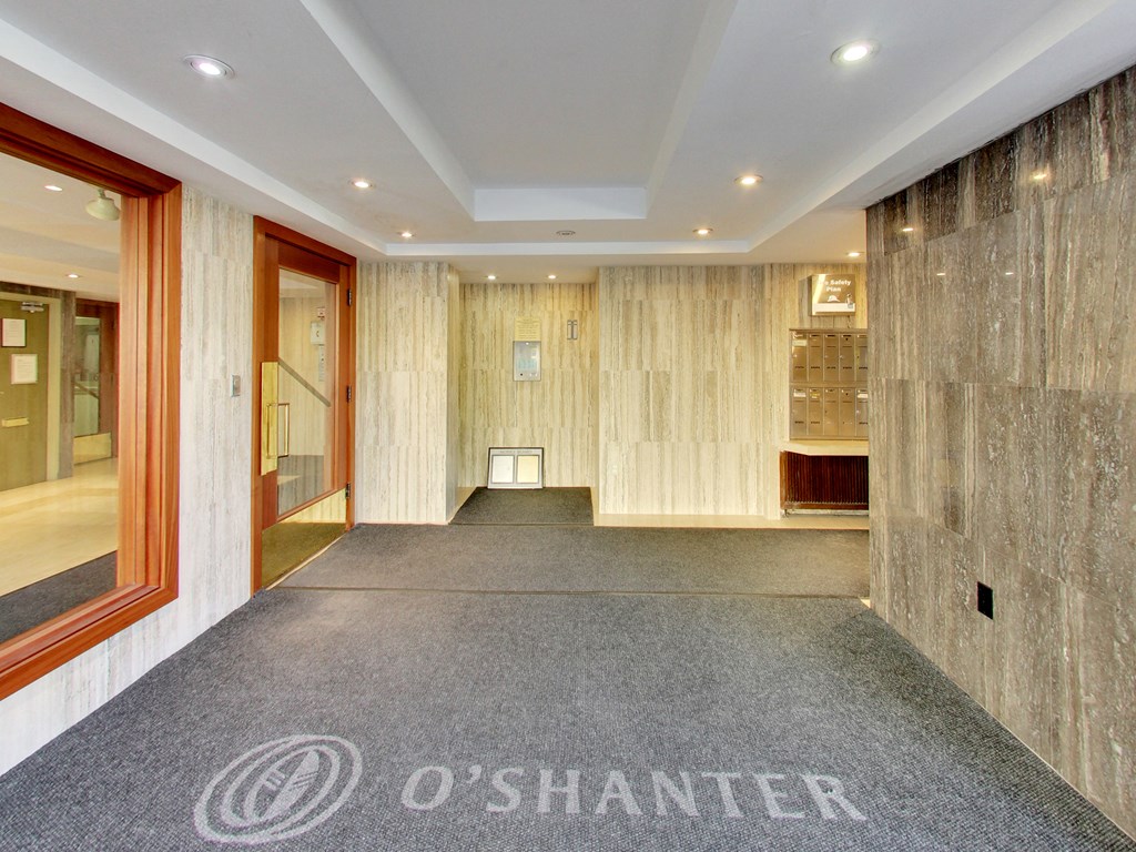 A hallway with a carpet that says O'Shanter.