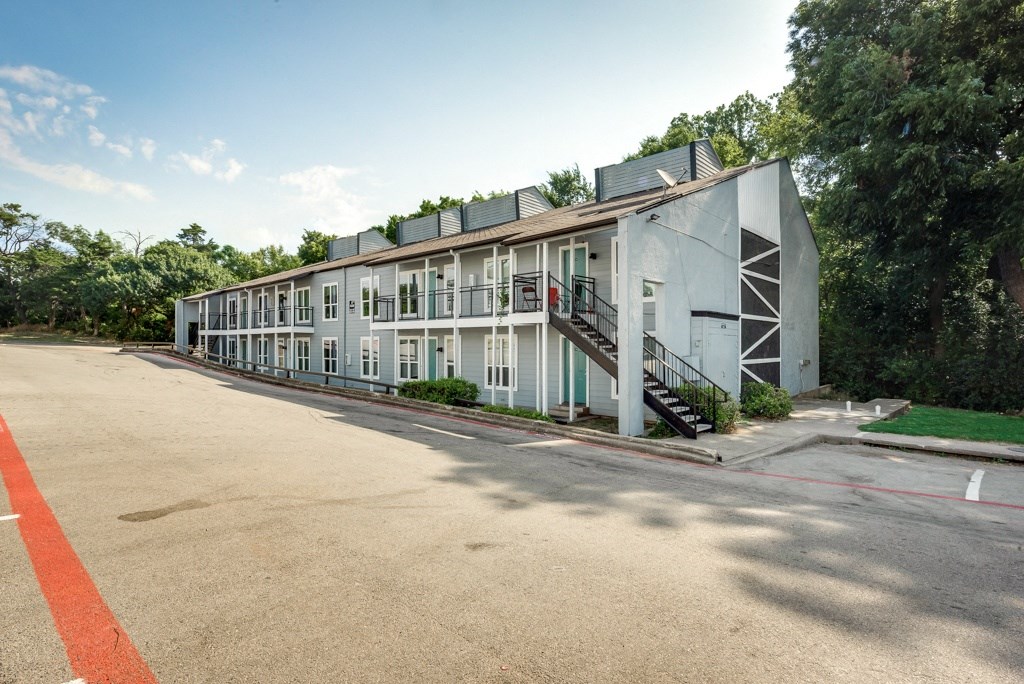 the building in which the hotel is located