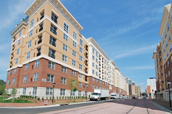 Belmont at Freemason apartment exterior adjacent to light rail tracks