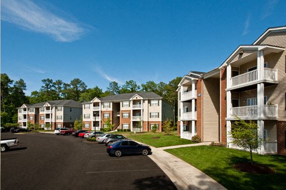 Apartment Exteroir Apartment buildings and parking lot