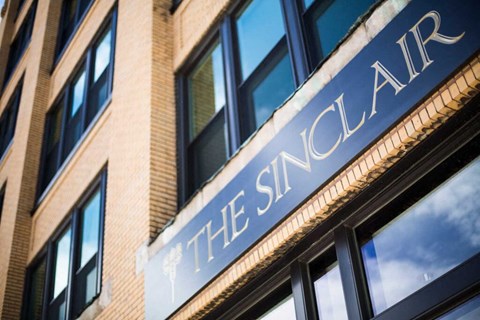 The Sinclair sign is mounted on a brick building.