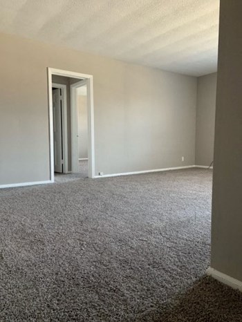2920 Van Aken Blvd. Studio-1 Bed Apartment for Rent - Photo Gallery 6