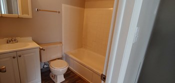 colonialclubapt.com - Photo Gallery 6